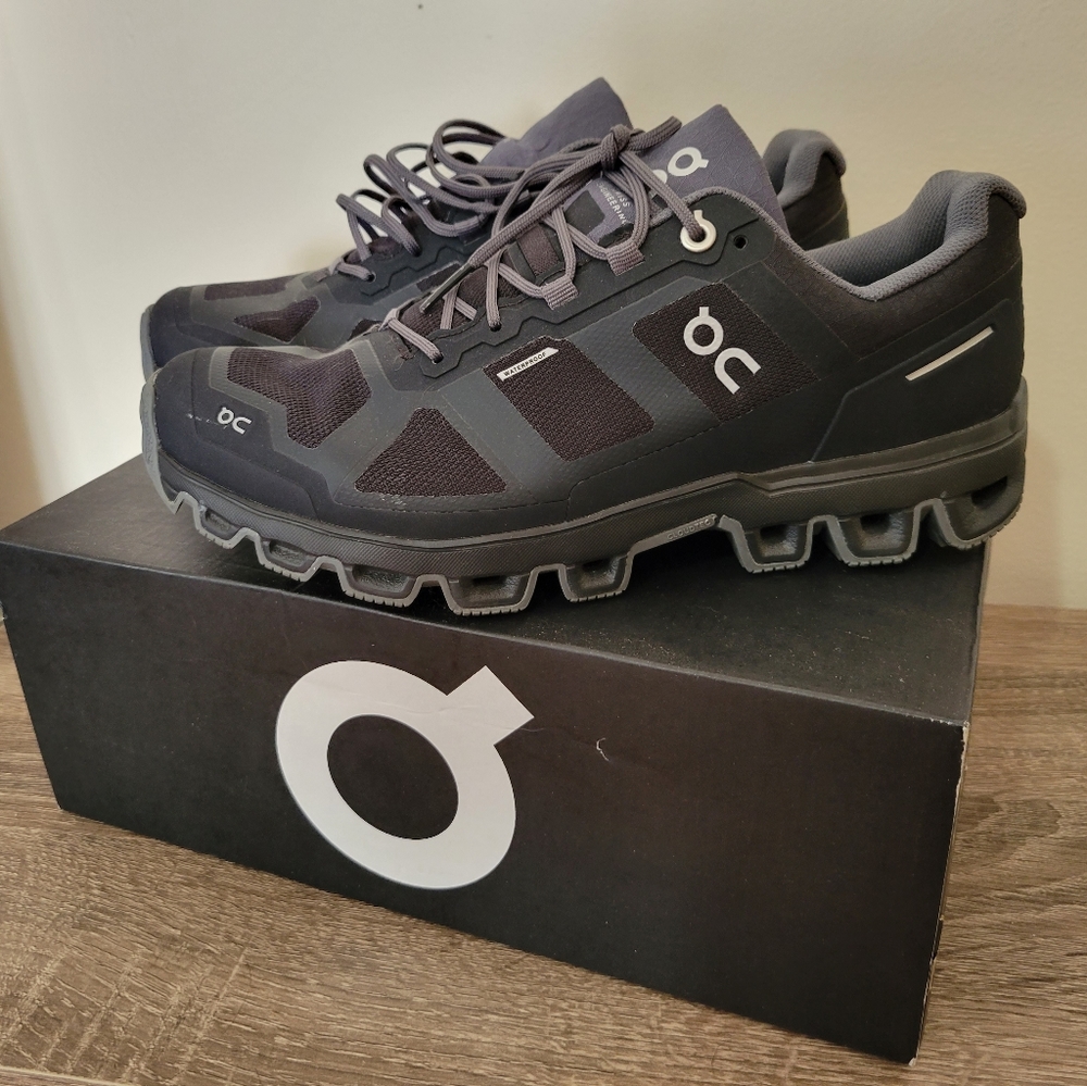 Women's On Cloudventure running shoes waterproof size 8